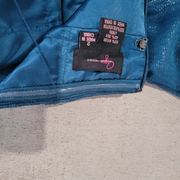 Aqua Turquoise strapless gown floral design at the bottom size 2 like new condit - Picture 8 of 8